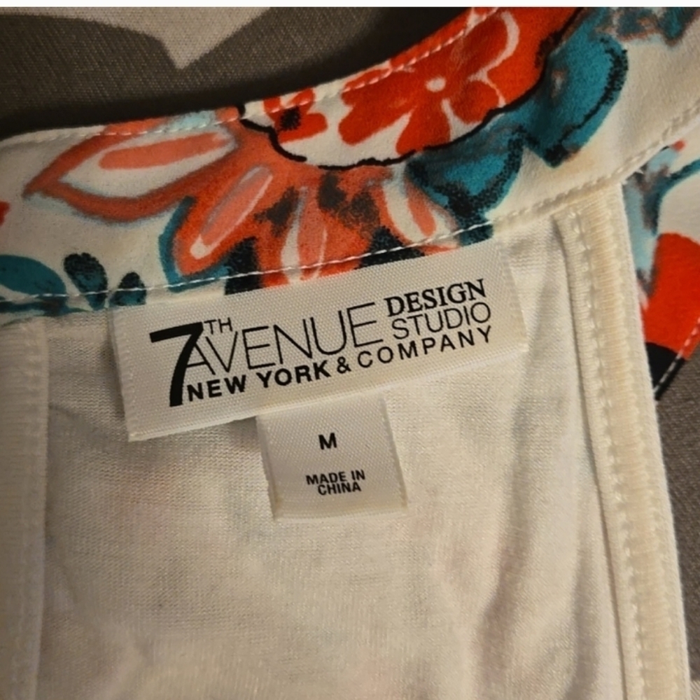 7th Avenue Design Studio Multicolor Floral Top Size Medium - Picture 7 of 7